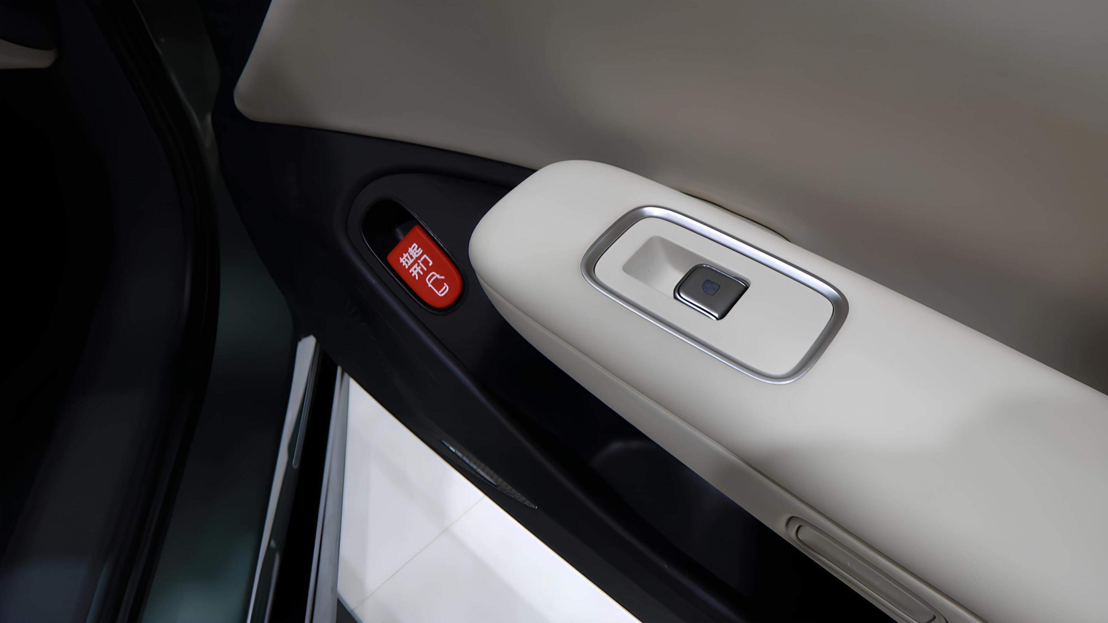 Grote kans dat jij door de Chinese overheid rode stickers in je auto krijgt: Tesla roept 3 miljoen auto’s terug